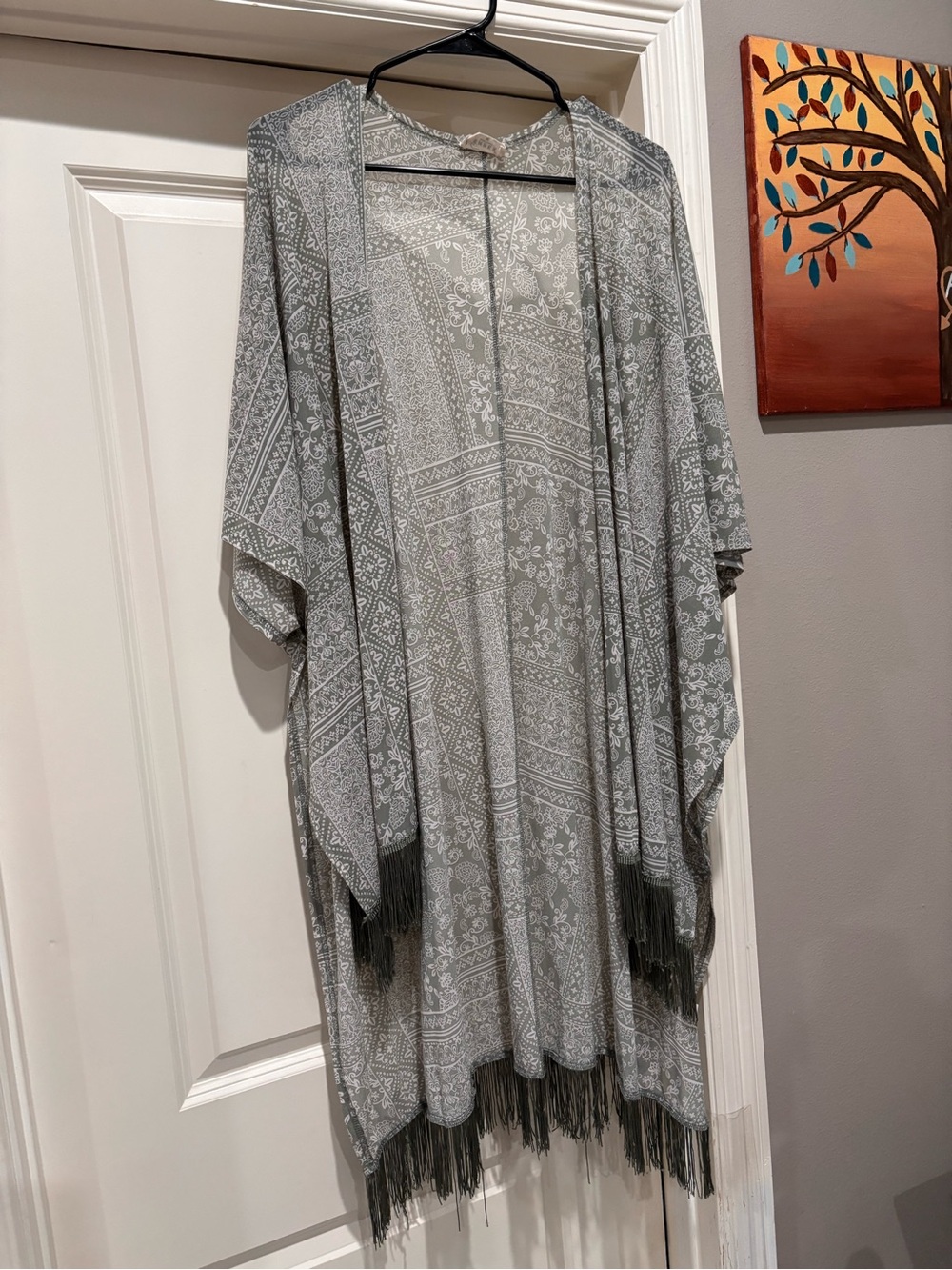 Light Gray Patterned Fringe Kimono Wrap